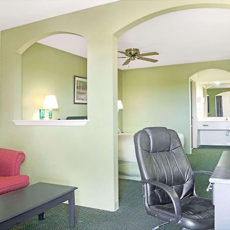 Days Inn By Wyndham El Campo Tx Zewnętrze zdjęcie