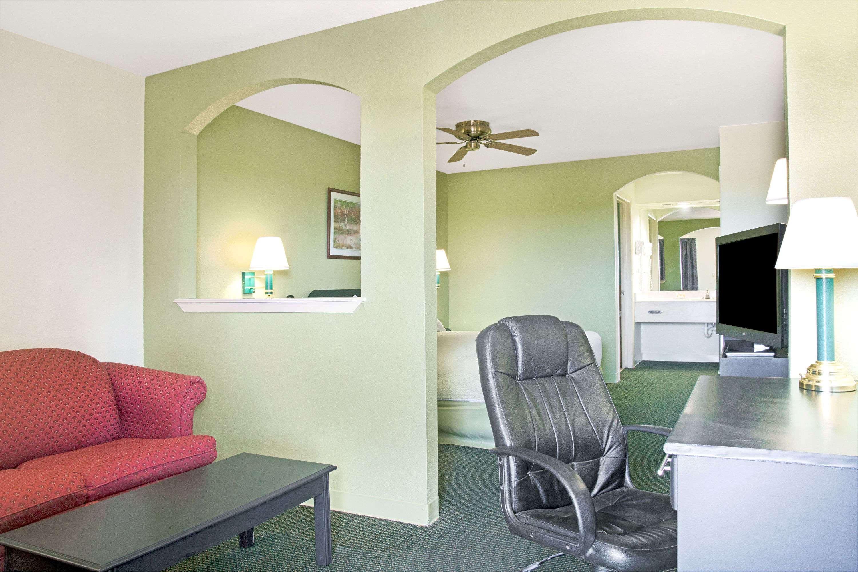 Days Inn By Wyndham El Campo Tx Zewnętrze zdjęcie