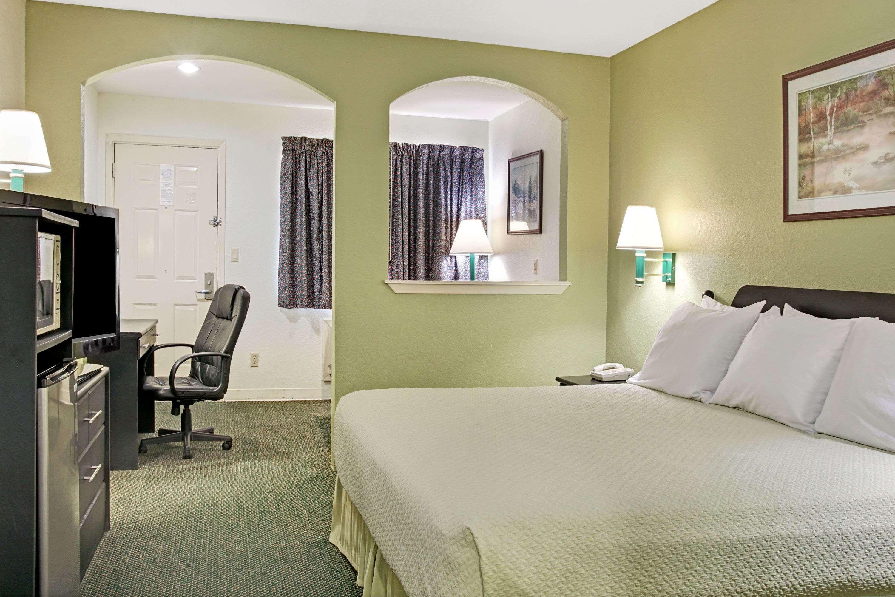 Days Inn By Wyndham El Campo Tx Zewnętrze zdjęcie