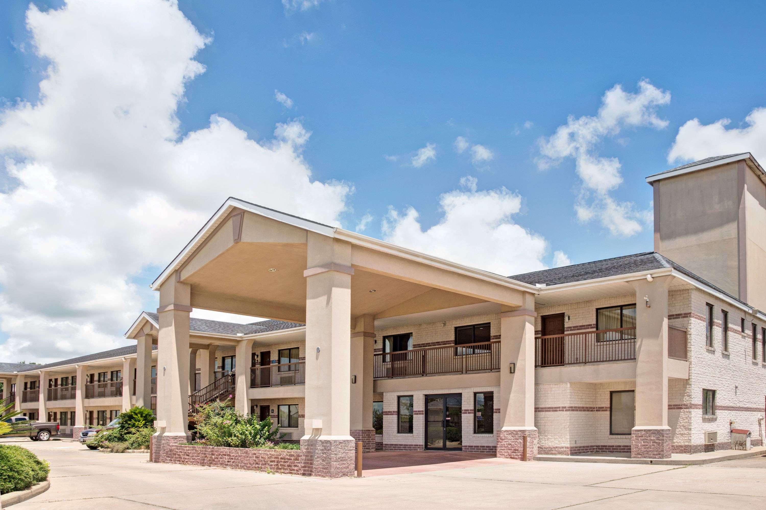 Days Inn By Wyndham El Campo Tx Zewnętrze zdjęcie